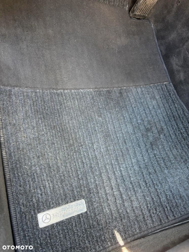 Mercedes-Benz Klasa E - 21