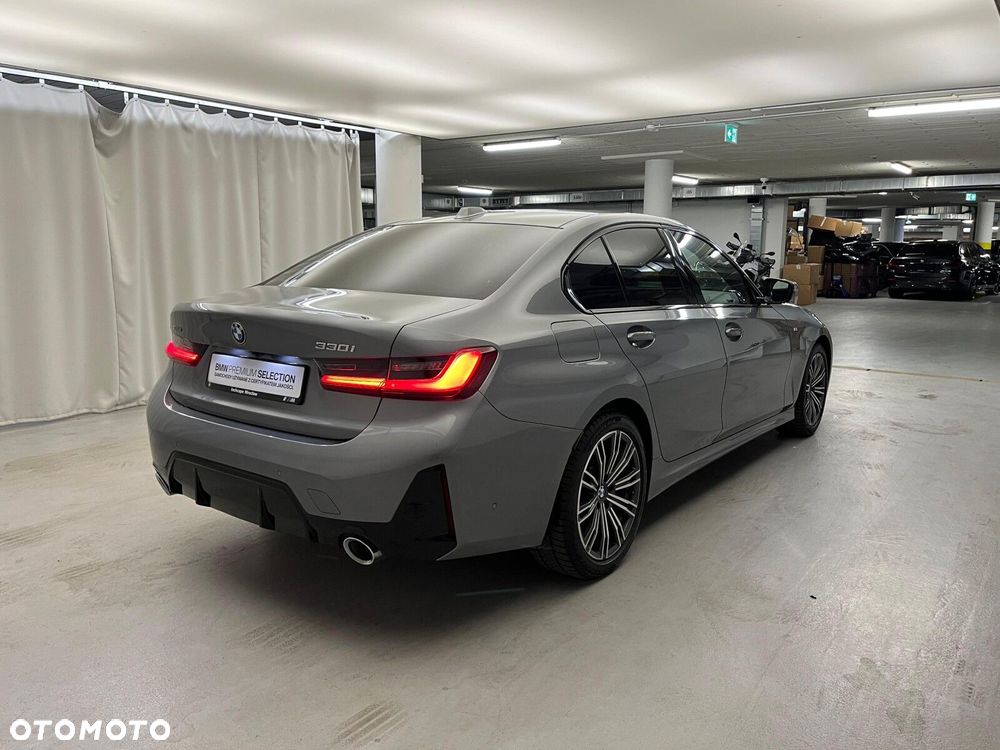 BMW Seria 3 330i xDrive M Sport - 11