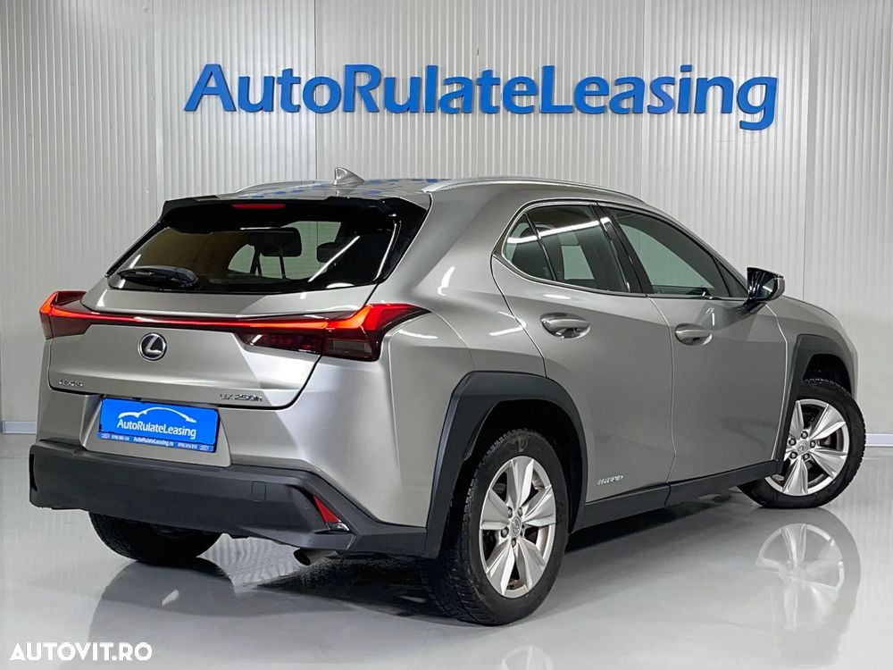 Lexus UX 250h Business Edition - 3