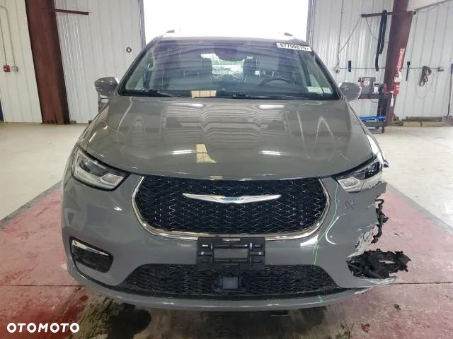 Chrysler Pacifica - 3