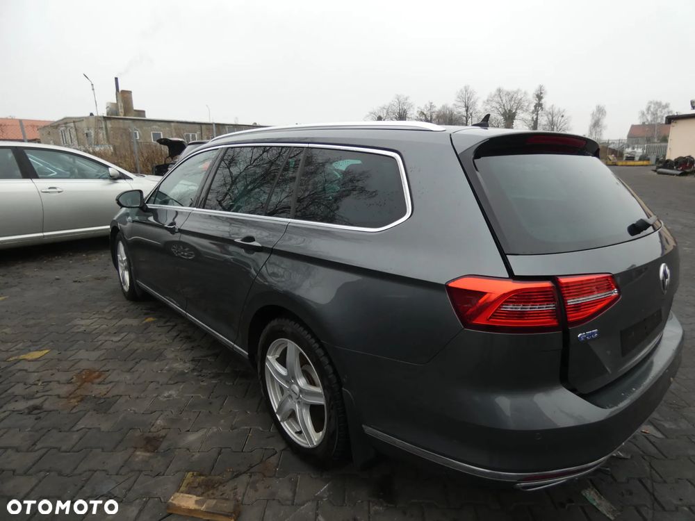 VW PASSAT B8 *SAMOCHÓD NA CZĘŚCI*LR7H ( INDIUMGRAU ) / MASKA, LAMPA, DRZWI, LUSTERKO, ZDERZAK, GRILL, BŁOTNIK, KLAPA, BELKA, DESKA, FOTELE, KANAPA, ĆWIARTKA KIEROWNICA, TARCZE,ZAWIESZENIE, KOMPLETNY PRZÓD, KOMPLETNY TYŁ, LICZNIK, ZEGARY, PRAWE LEWE PRZÓD TYŁ