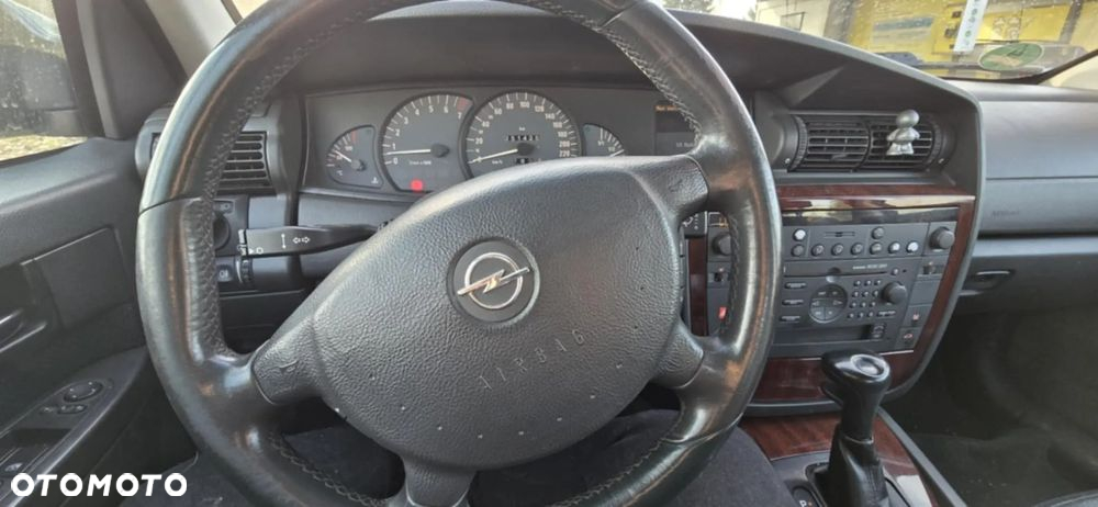 Opel Omega 2.6 Elegance - 12