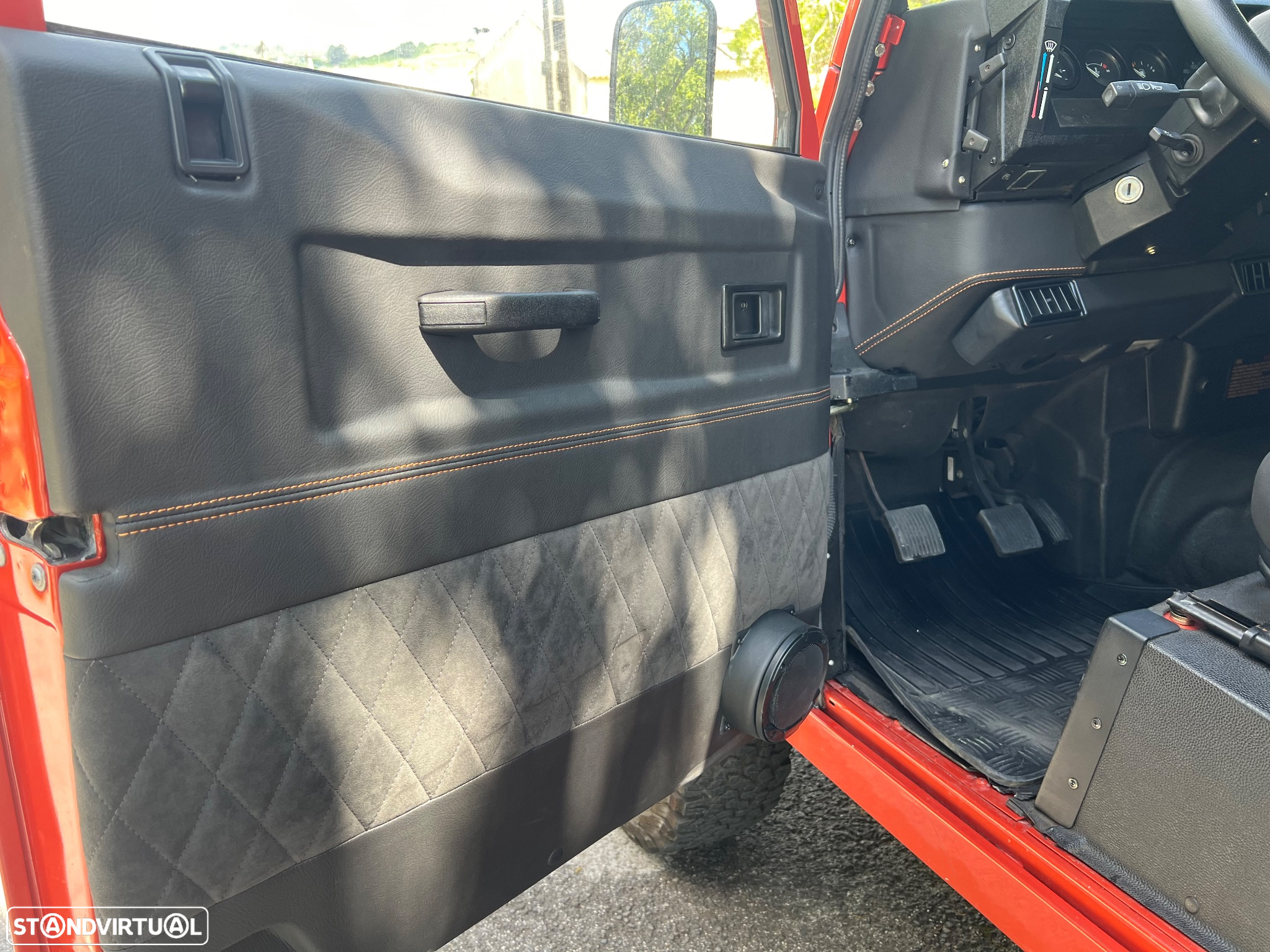 Land Rover Defender 90 2.5 TD5 Metal Top - 11