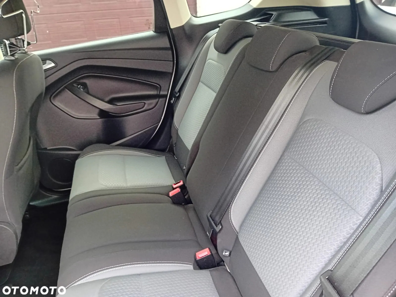 Ford Kuga 2.0 TDCi FWD Titanium - 34