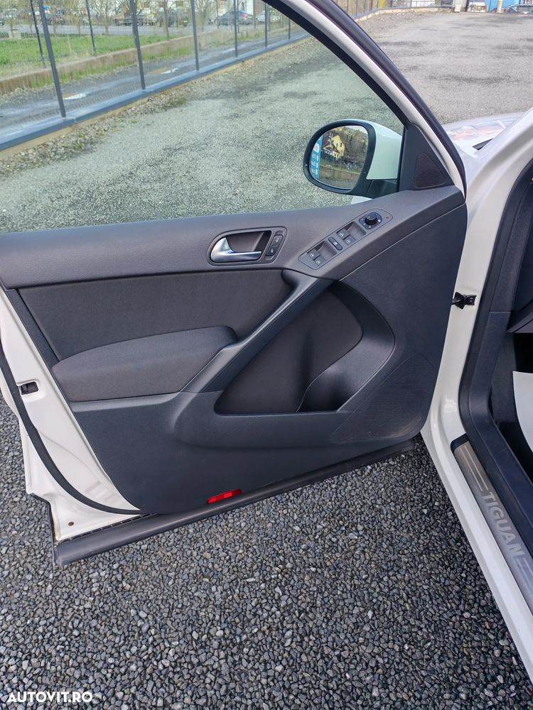 Volkswagen Tiguan 2.0 TDI DPF BlueMotion Technology Sport & Style - 11