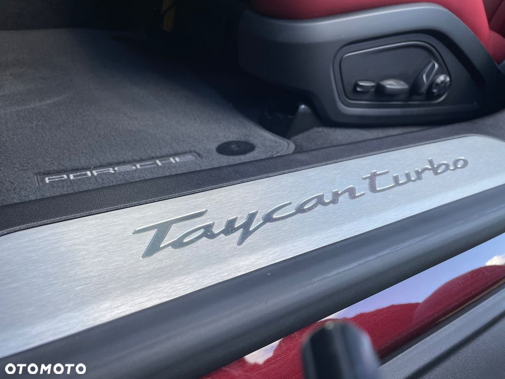 Porsche Taycan Turbo - 36