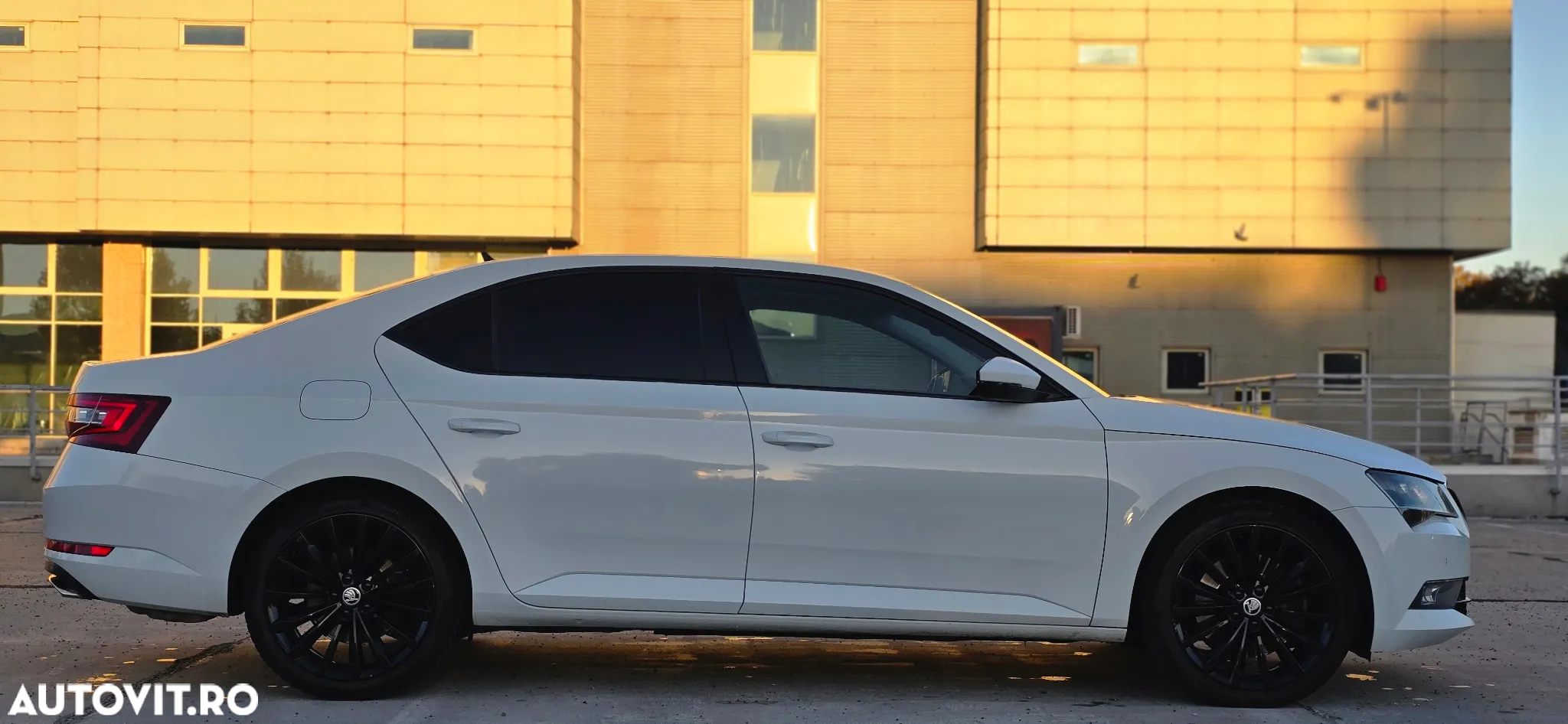 Skoda Superb 2.0 TSI 4X4 DSG Laurin & Klement - 26