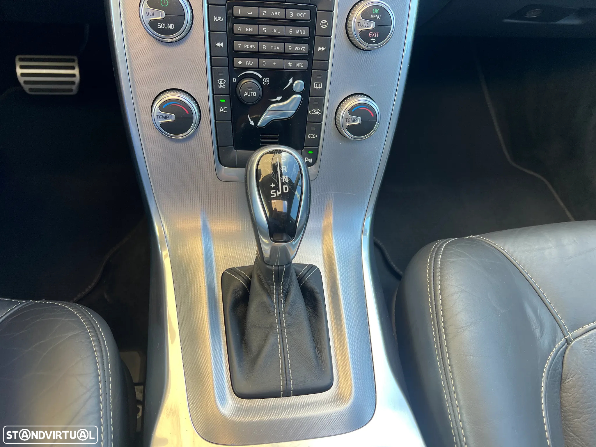 Volvo XC 70 2.0 D4 Summum Dynamic Geartronic - 26