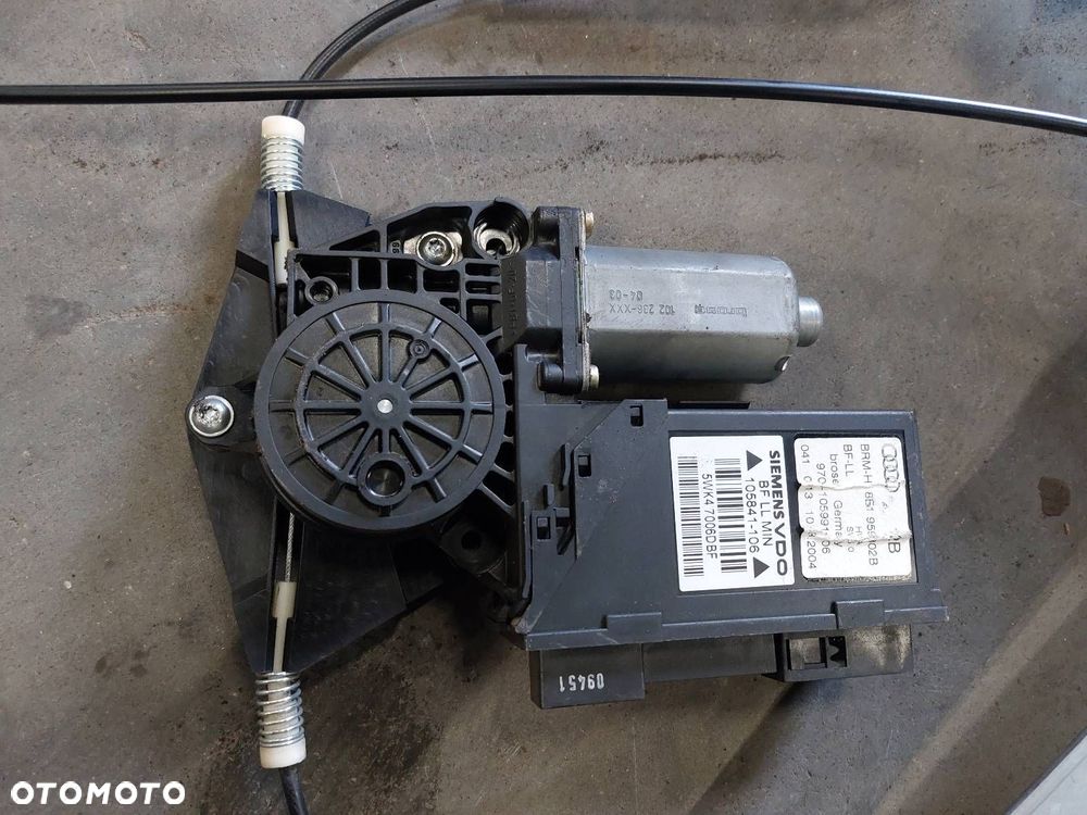 MECHANIZM PODNOŚNIK SZYBY DRZWI PRAWY PRZÓD AUDI A4 B6 8E0837630 - 2