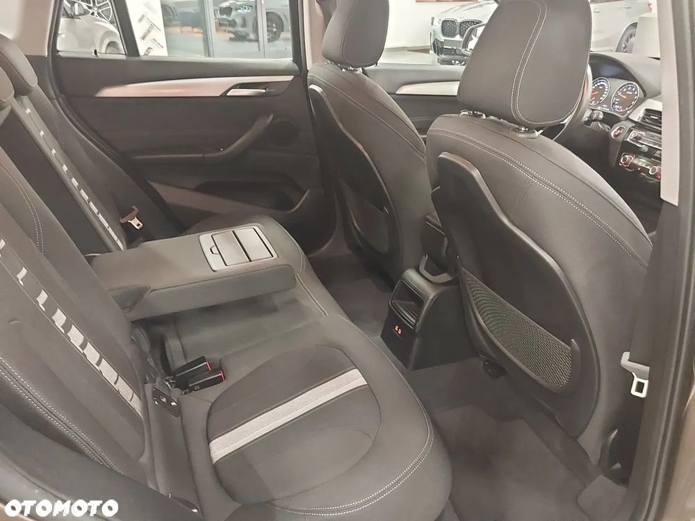 BMW X1 sDrive18i - 16