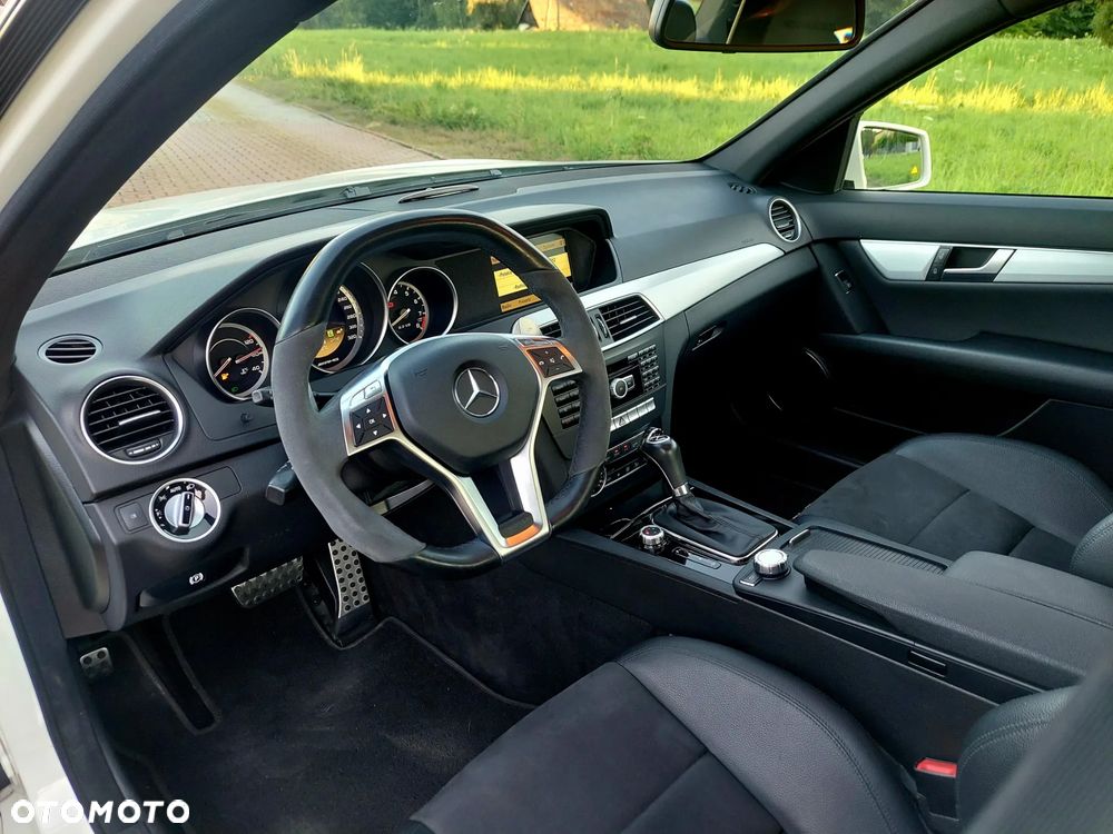 Mercedes-Benz Klasa C 63 AMG AMG SPEEDSHIFT MCT AMG Performance Package - 15