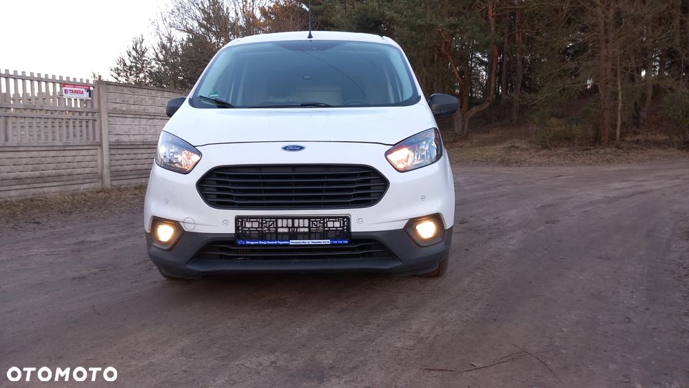 Ford Transit Courier - 11