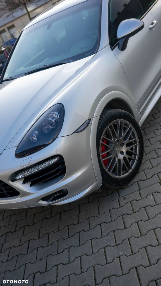 Porsche Cayenne GTS - 8