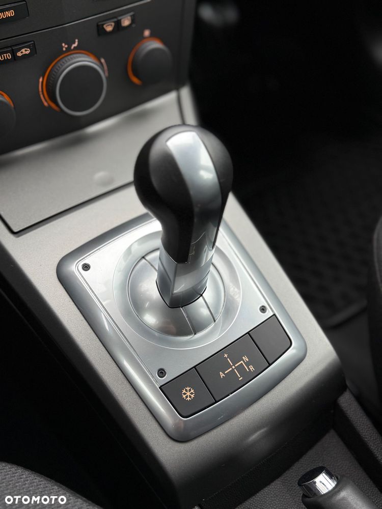 Opel Astra 1.6 Enjoy Easytronic - 24