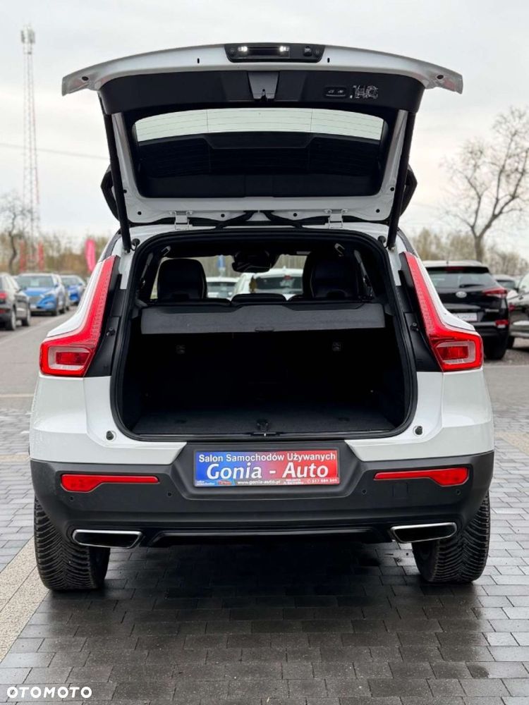Volvo XC 40 D4 AWD R-Design (Intro Edition) - 13
