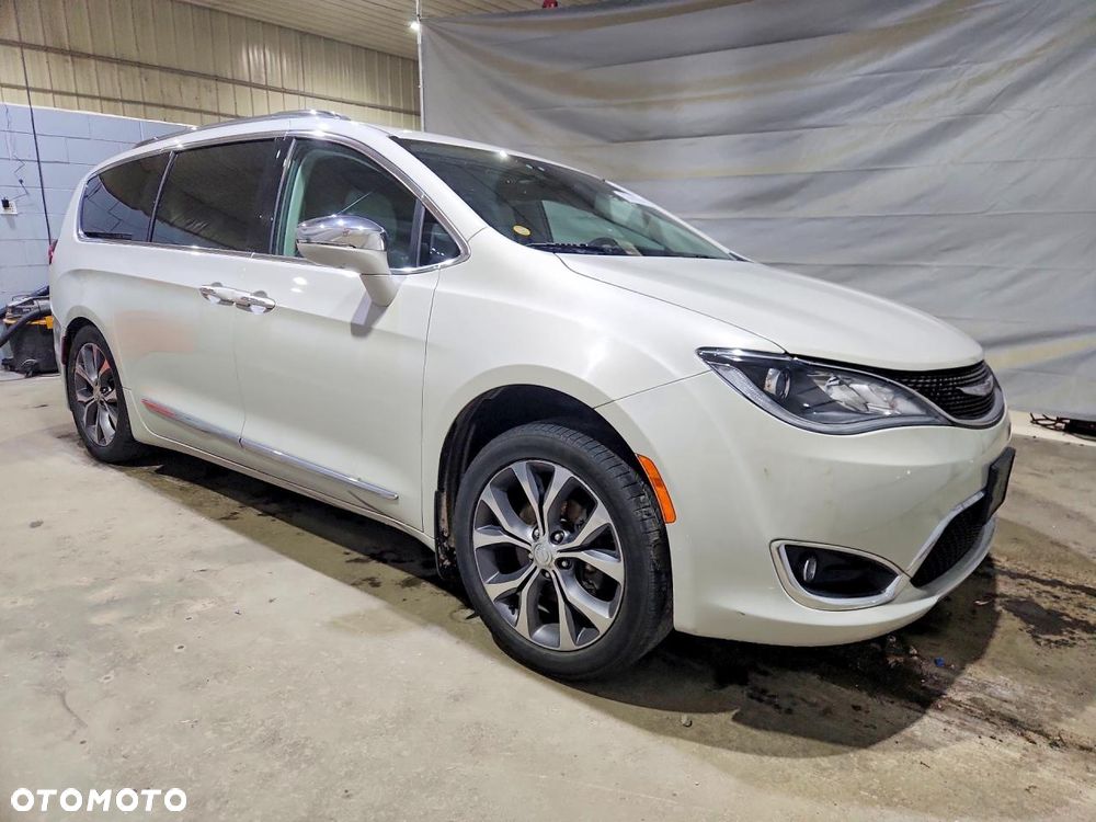 Chrysler Pacifica - 1