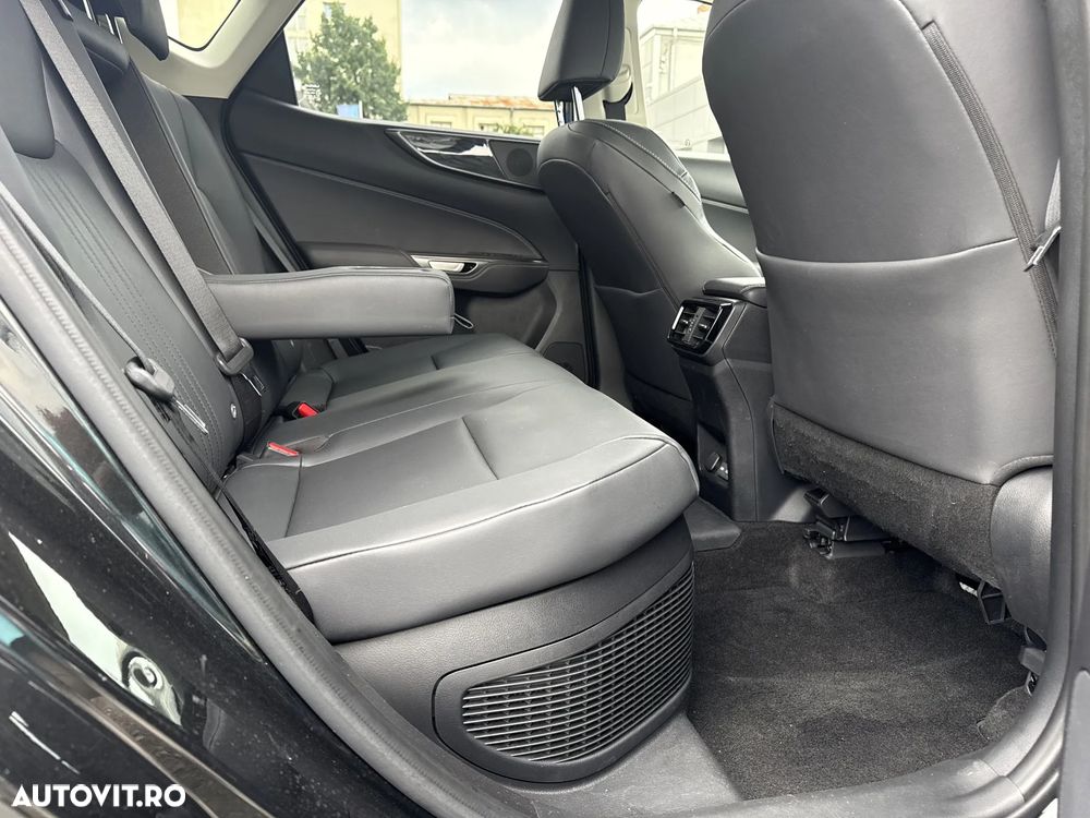 Lexus Seria NX - 13