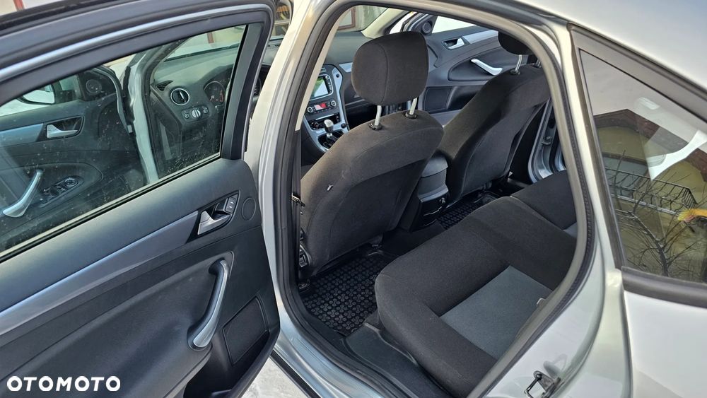 Ford Mondeo 2.0 TDCi Titanium - 10