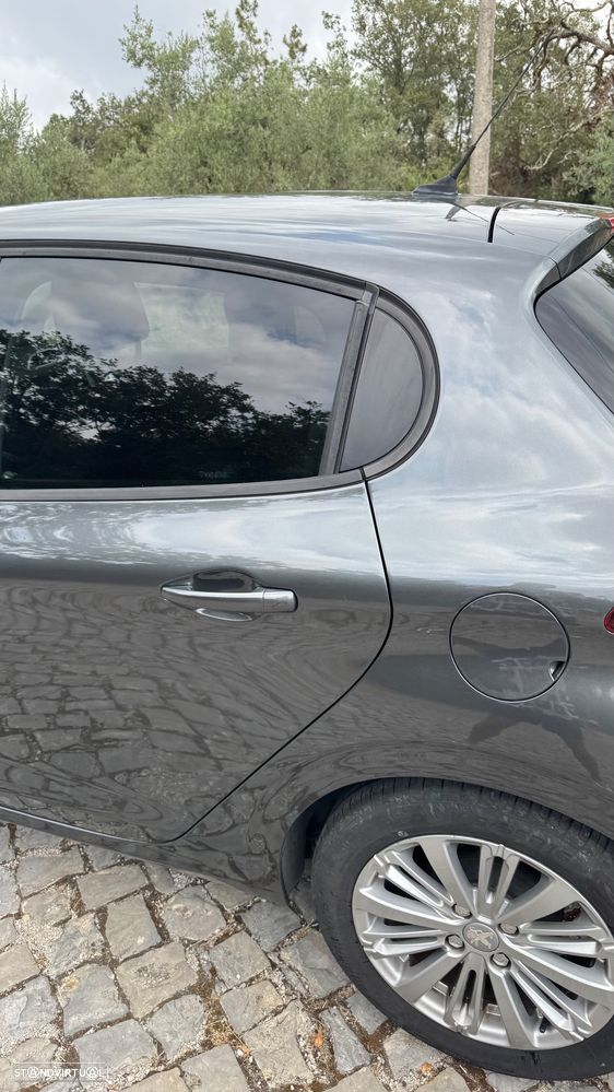 Peugeot 208 1.2 PureTech Style - 6