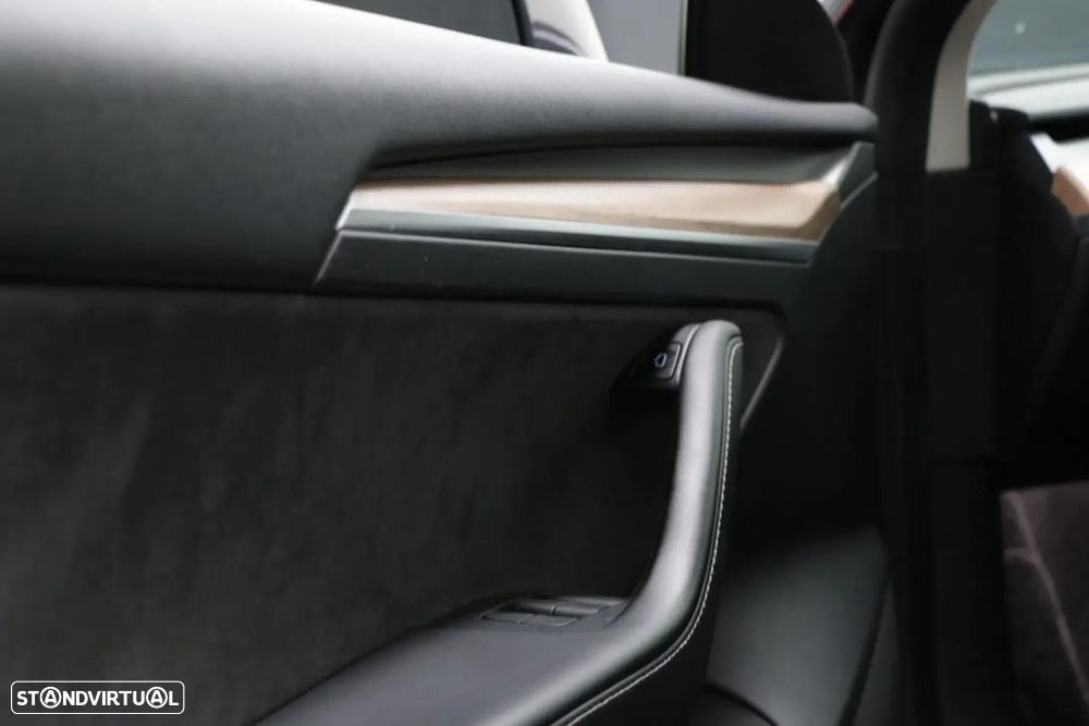 Tesla Model 3 Long Range AWD Dual Motor Performance — fotografia 12