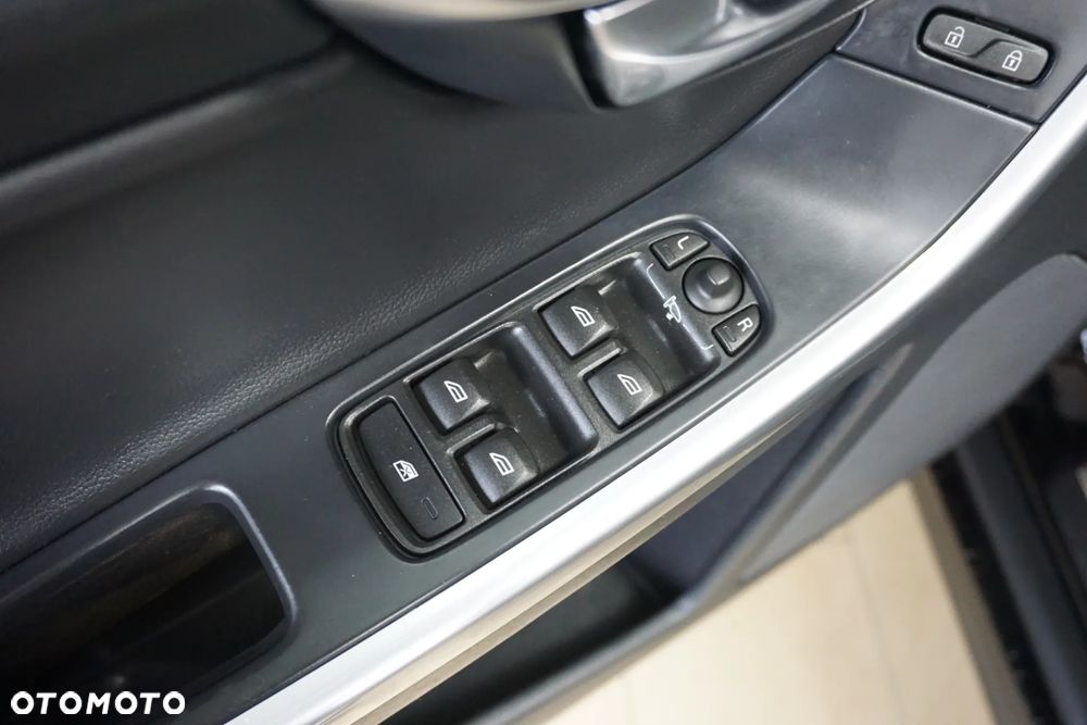 Volvo XC 60 D4 Geartronic Kinetic - 17