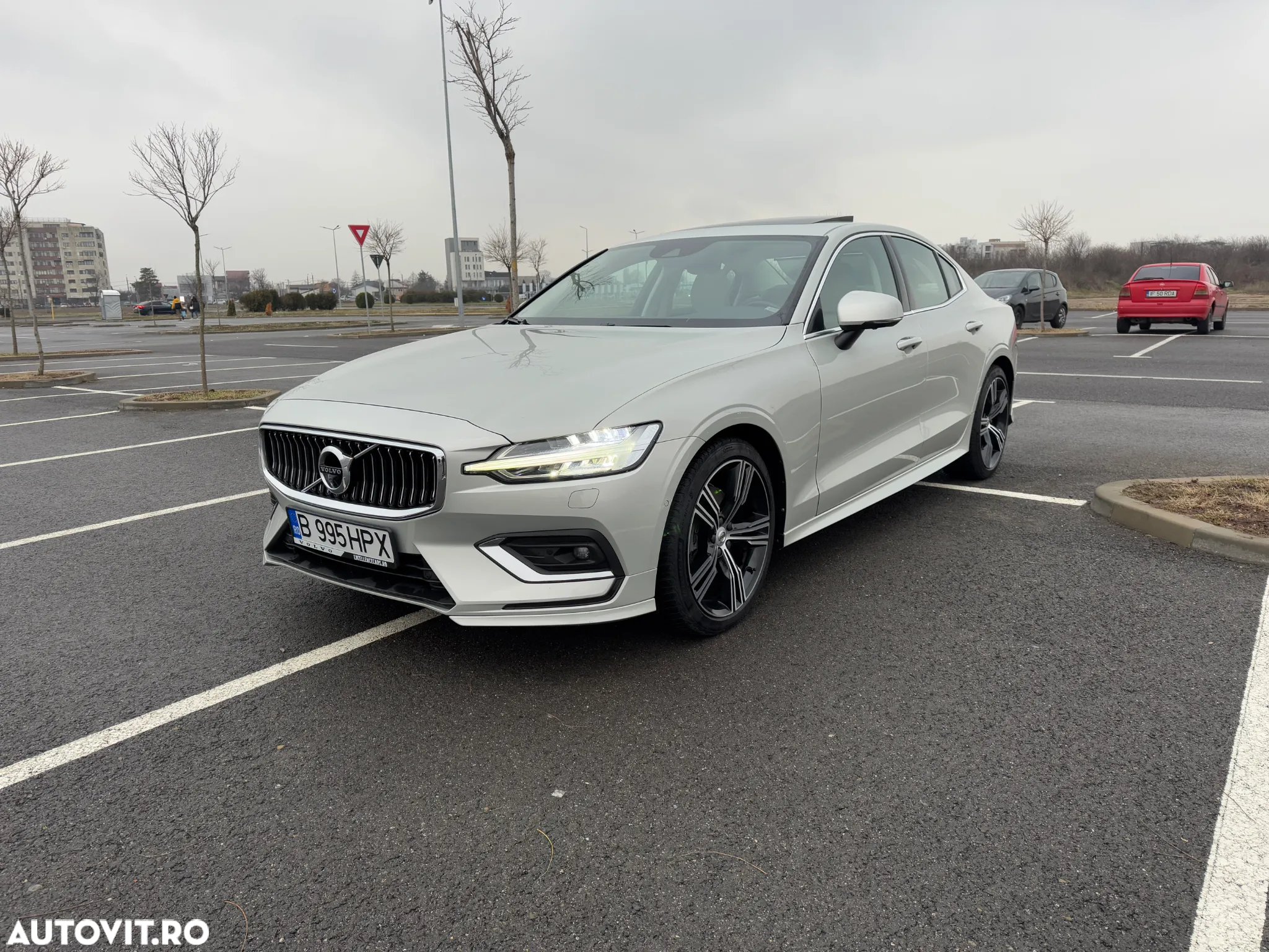 Volvo S60 B4 MHEV AT Plus Dark - 2
