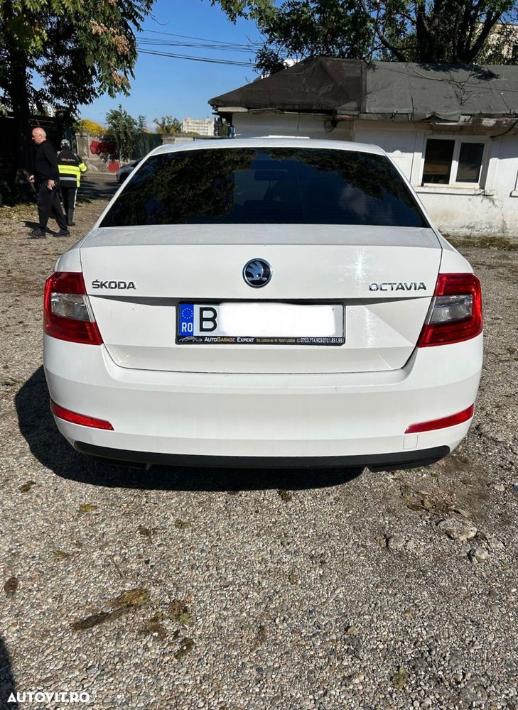 Skoda Octavia 1.6 TDI DSG Ambition - 6