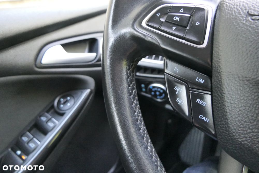 Ford Focus Turnier 1.5 EcoBlue Start-Stopp-System TITANIUM STYLE - 26