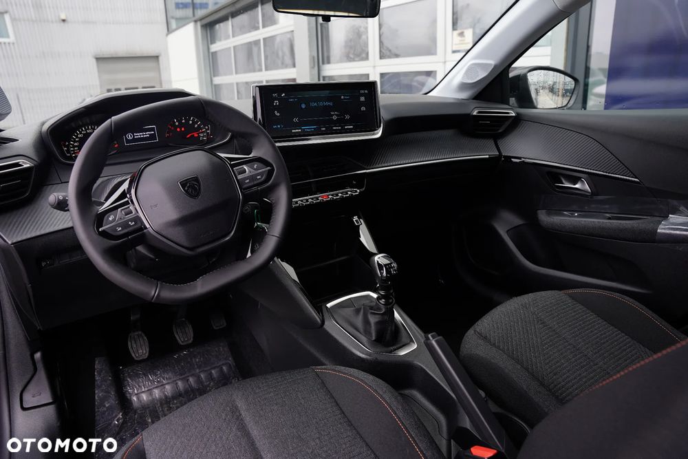 Peugeot 208 - 8