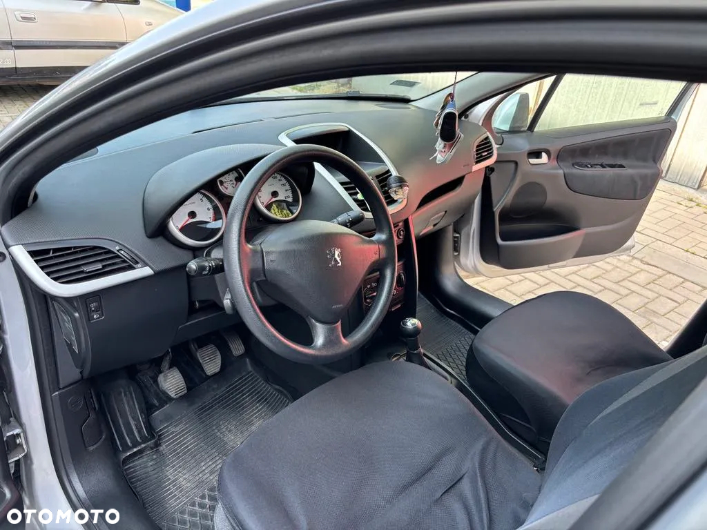 Peugeot 207 - 4