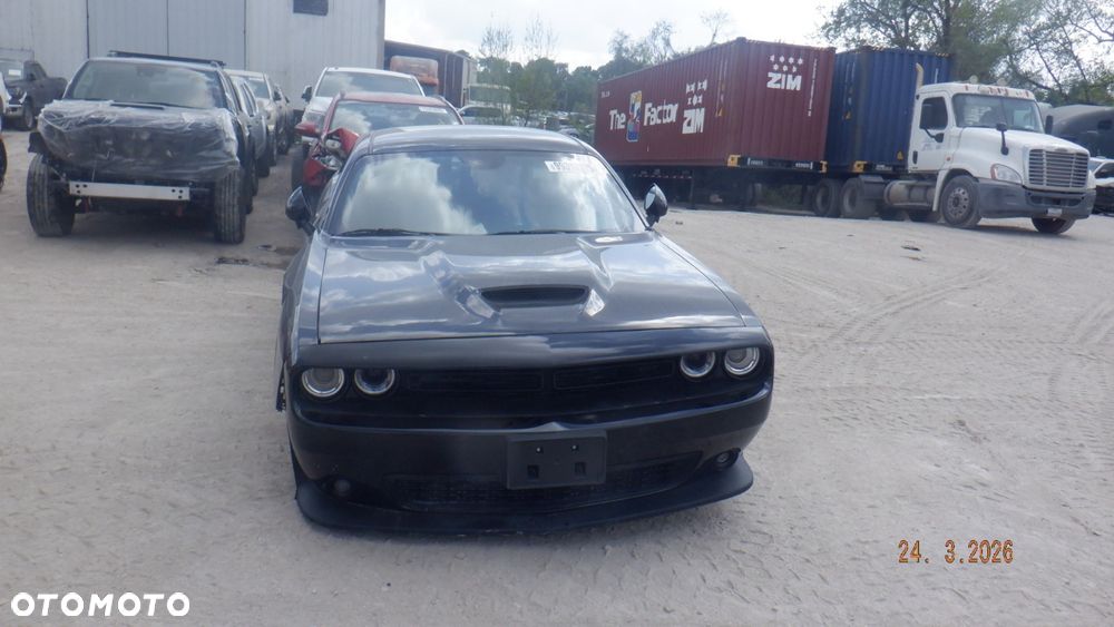 Dodge Challenger - 2