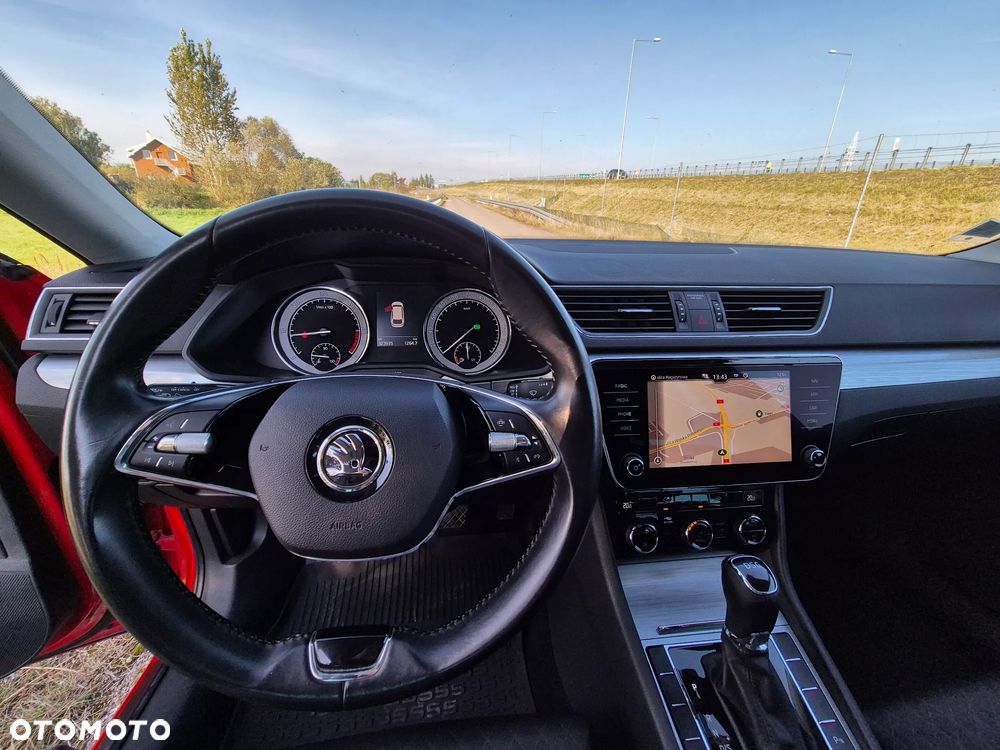 Skoda Superb Combi 2.0 TDI DSG Ambition - 29