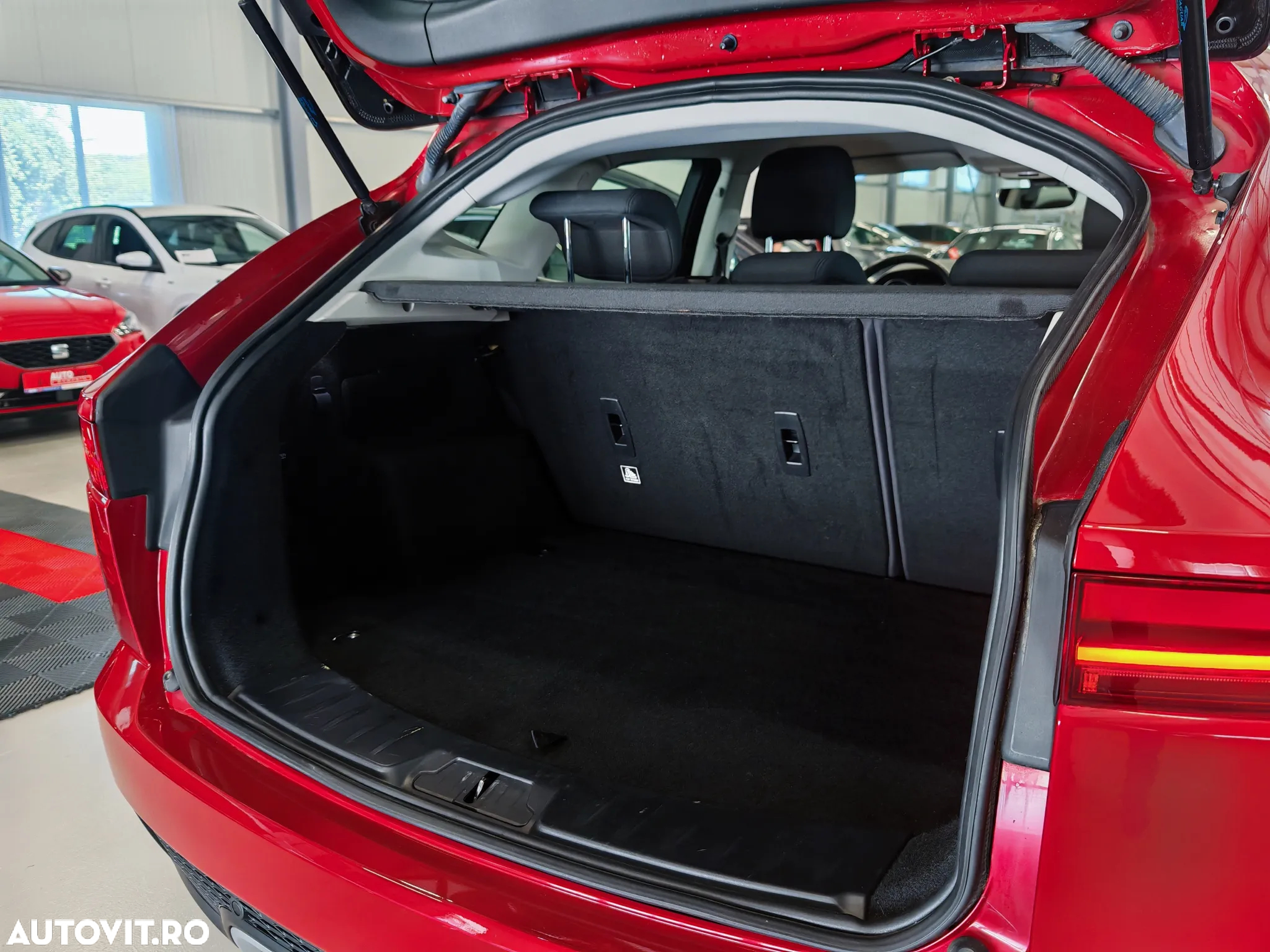 Jaguar E-Pace D150 - 31