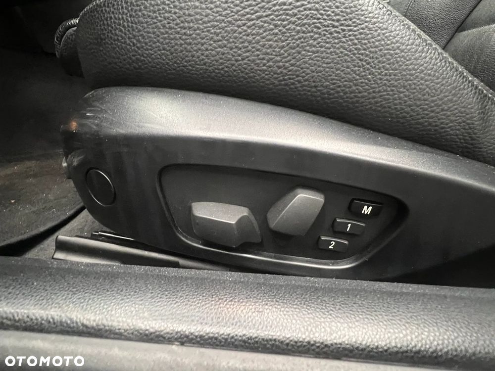 BMW Seria 3 320d DPF M Sport Edition - 15