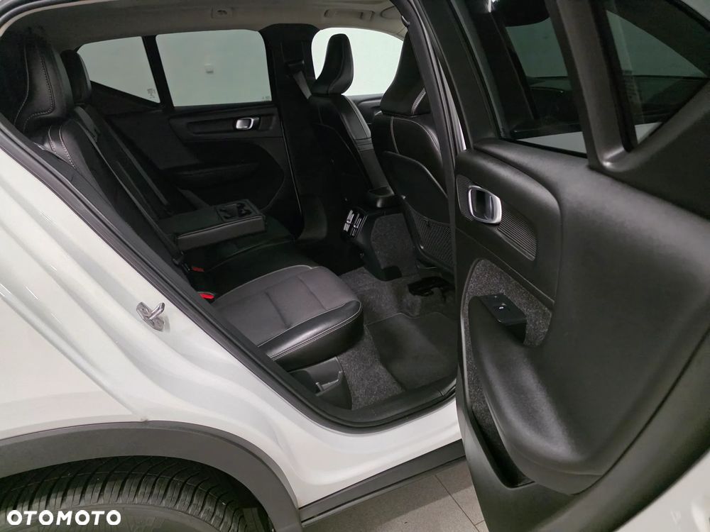 Volvo XC 40 D3 SCR R-Design - 31