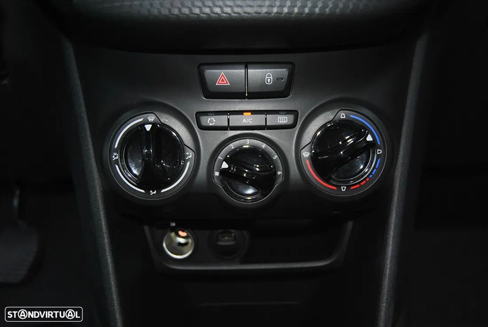 Peugeot 208 1.2 PureTech Signature - 31