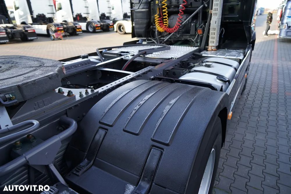 Volvo FH16 / 700 / 6x4 / SISTEM HIDRAULIC / RETARDER / TRACTOR CU 3 AXE / MASĂ PUTERNICĂ 120 T - 17