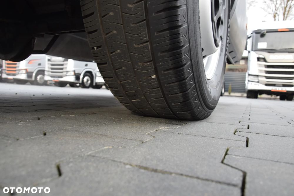 Iveco DAILY MAXI 35S14 / 2.3 - 140 KM / AUTOMAT HI-MATIC / NOWY MODEL / 3 OSOBY / DOSTAWCZE / BLASZAK / KAMERA COFANIA / TEMPOMAT / KLIMA / 2022 / SERWISOWANY / SPROWADZONY Z NIEMIEC - 17