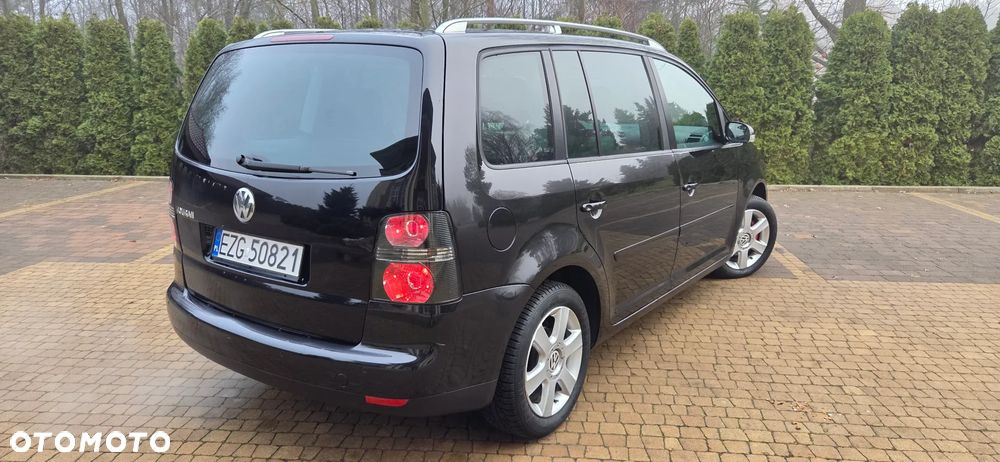 Volkswagen Touran 2.0 TDI DPF Highline - 17