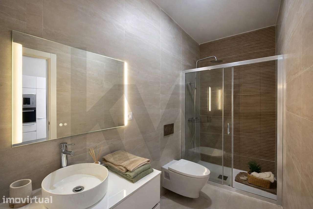 Apartamento T3 Renovado nos Anjos com Charme e Luz Natural — Baixa d - Grande imagem: 4/29