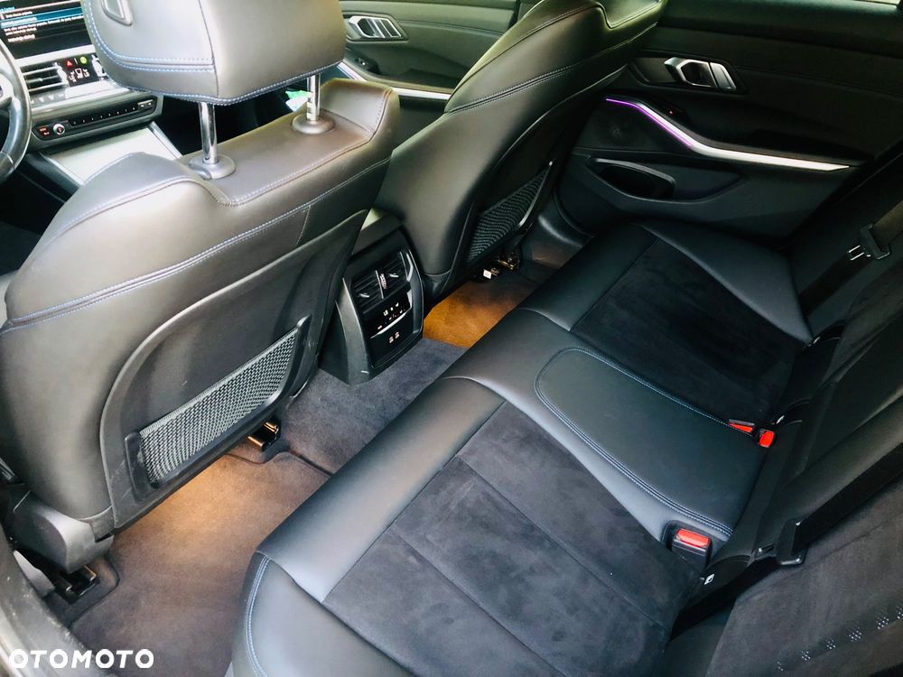 BMW Seria 3 320d Edition M Sport Shadow - 13