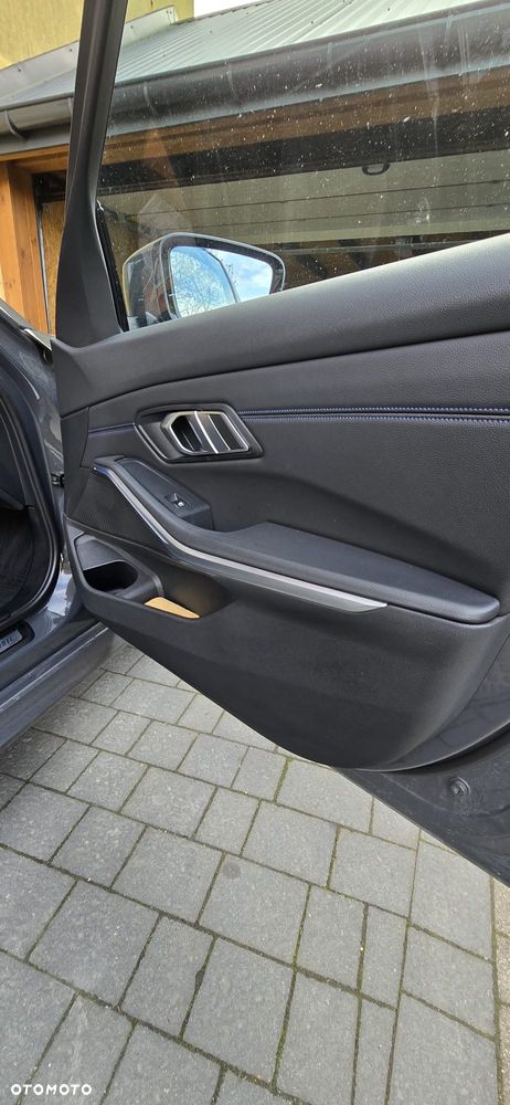 BMW Seria 3 320d xDrive M Sport - 31