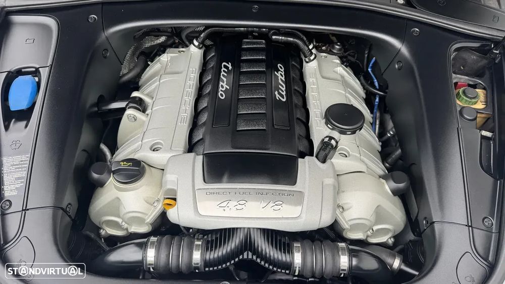 Porsche Cayenne Turbo - 2
