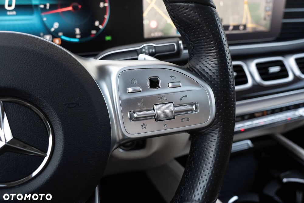 Mercedes-Benz GLS - 27