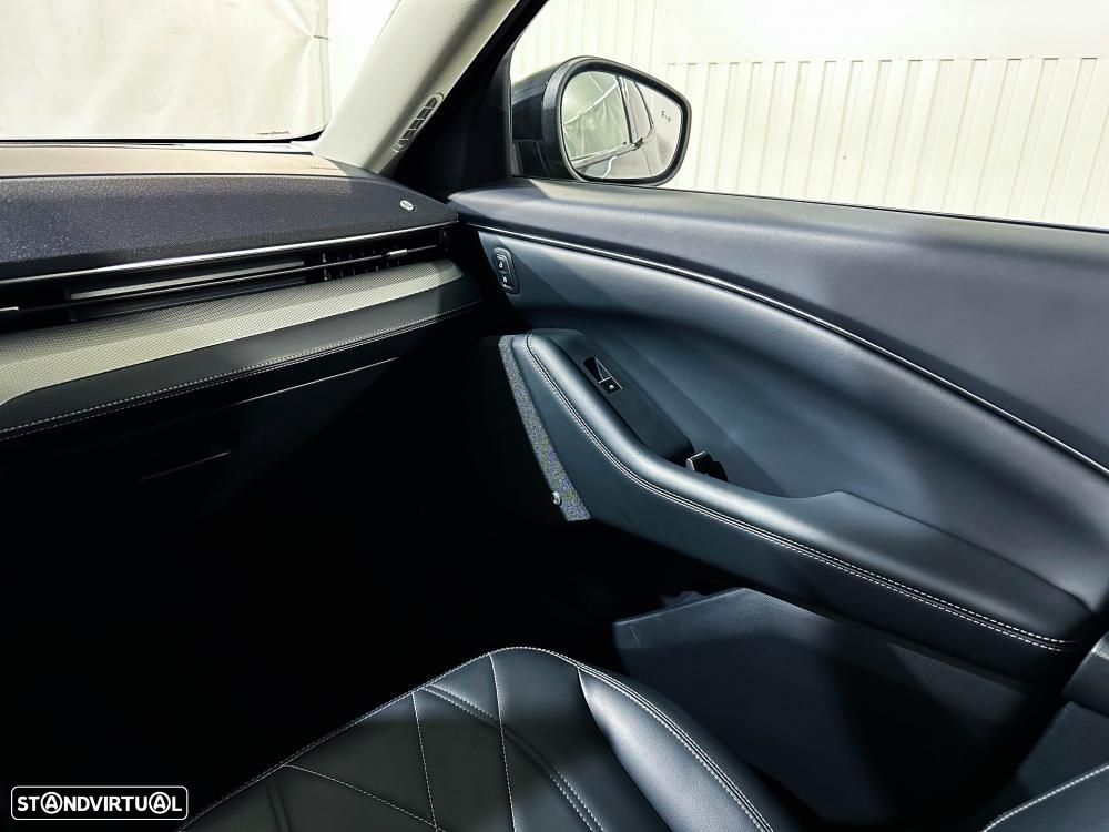 Ford Mustang Mach-E Premium AWD - 26