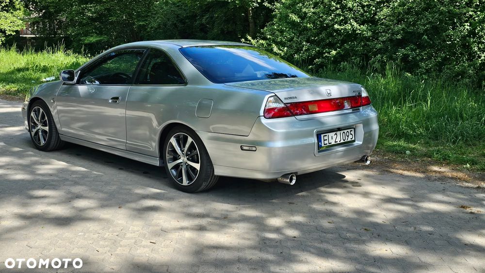 Honda Accord 3.0i ES - 11