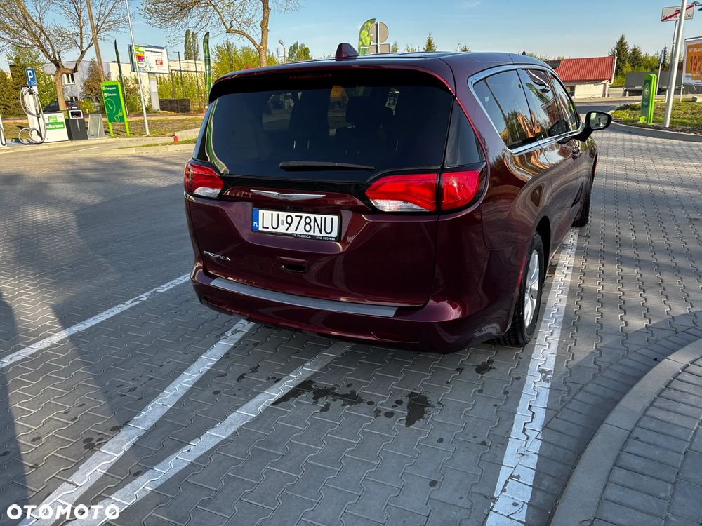 Chrysler Pacifica - 16