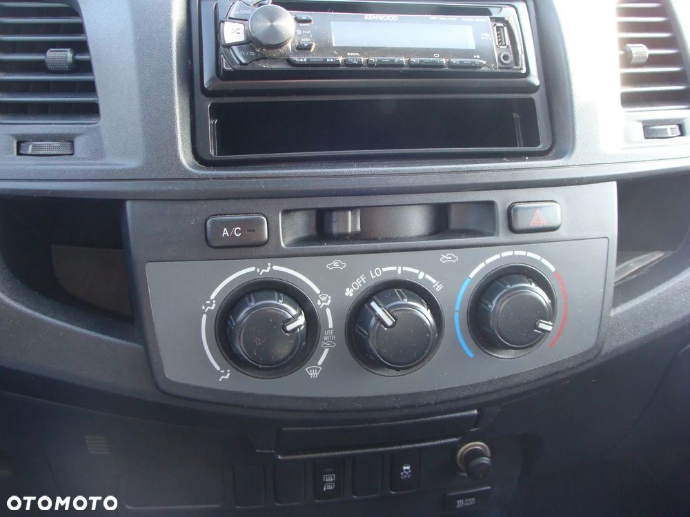 Toyota Hilux 2.5 D-4D DLX - 16