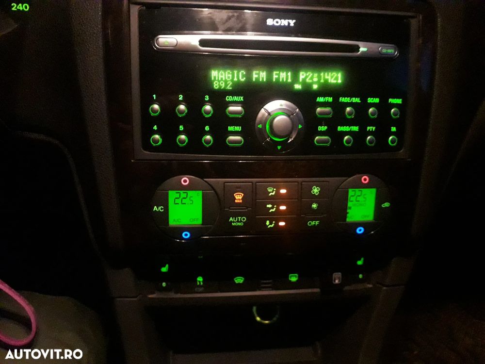 Ford Focus Ghia - 12