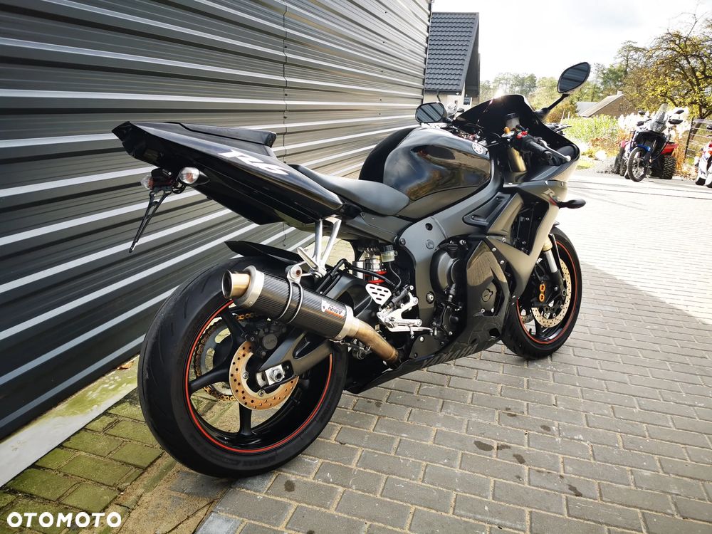 Yamaha R6 - 6